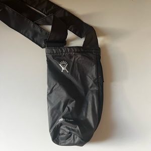 Hydroflask black sling bag!
